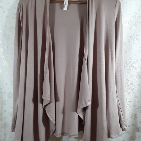 Nwot bee unique tan light cardigan - Picture 2 of 5